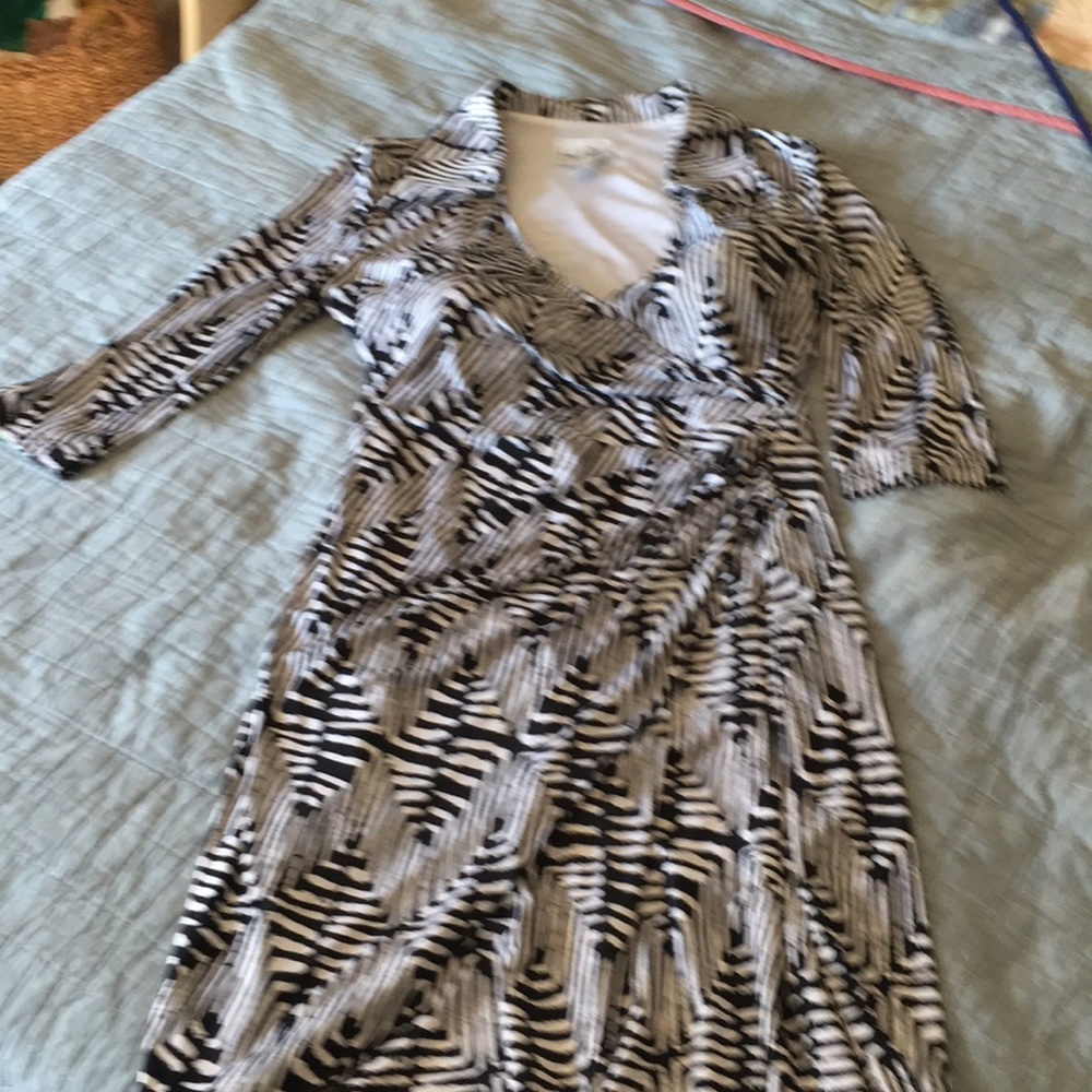 Joseph Ribhoff silk lined cinched waist V dress